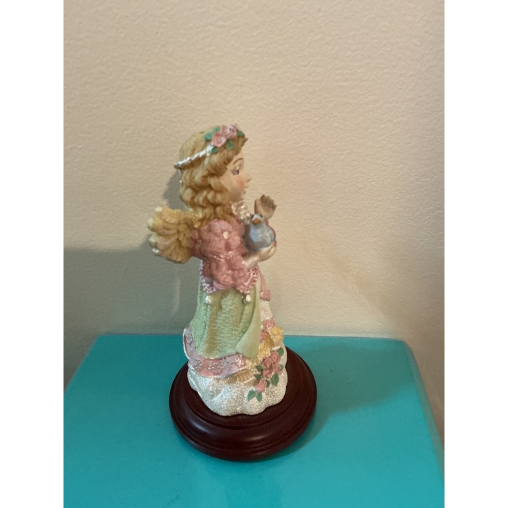 Vintage 1998 House of Lloyd Wings of Love Angel Figurine Christmas Around World - Picture 5 of 6